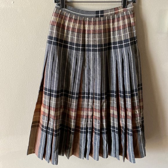 Highland Queen Dresses & Skirts - HIGHLAND QUEEN Vintage Reversible, Pleated Skirt; EUC